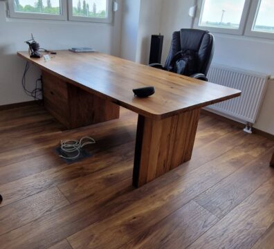 Poslovni prostor- uredski radni stol
