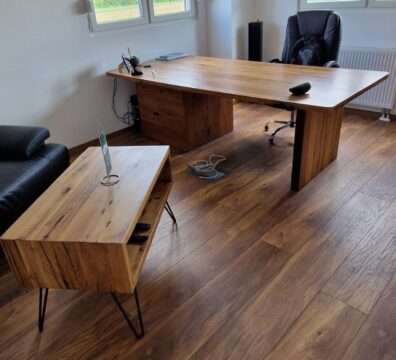 Poslovni prostor uređen namještajem po mjeri